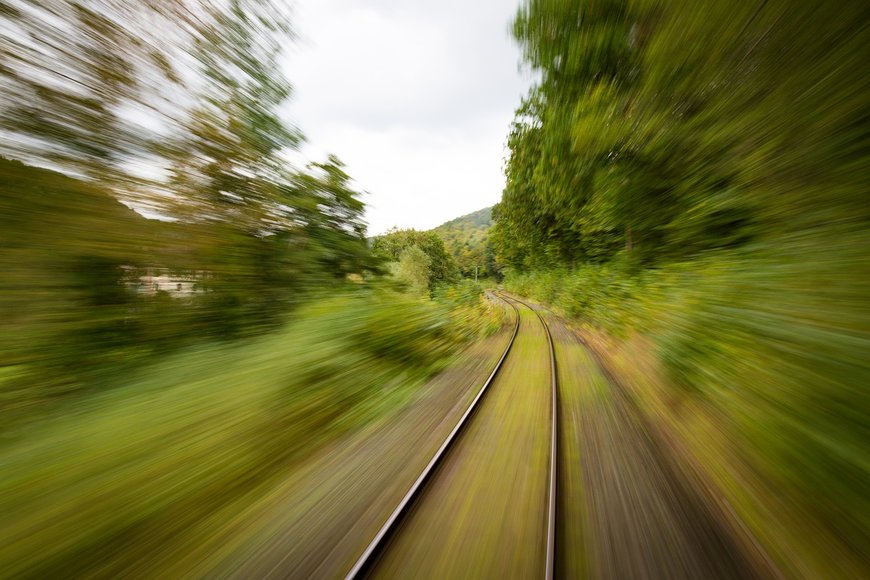 Selon une nouvelle étude, la Génération Z en Europe et en France s’intéresse au rail comme moyen de transport et aux carrières ferroviaires pour contribuer à protéger l’environnement